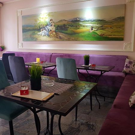 Bed & Breakfast Vila Stanisic โปเชกา ภายนอก รูปภาพ