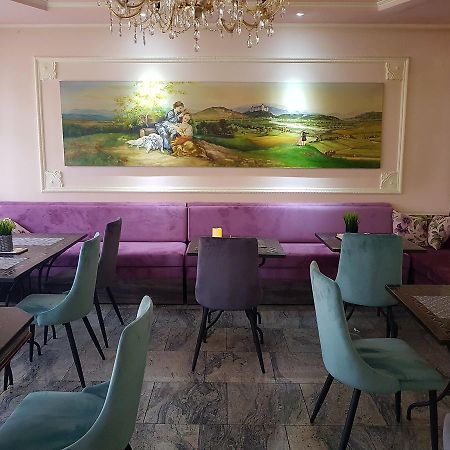 Bed & Breakfast Vila Stanisic โปเชกา ภายนอก รูปภาพ