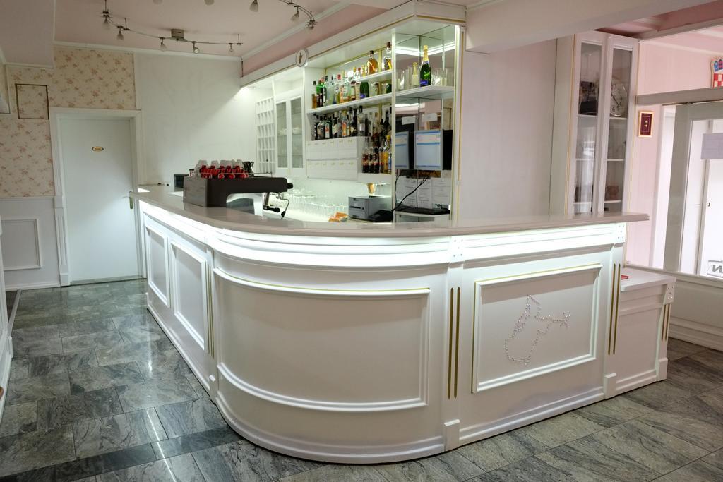 Bed & Breakfast Vila Stanisic โปเชกา ภายนอก รูปภาพ