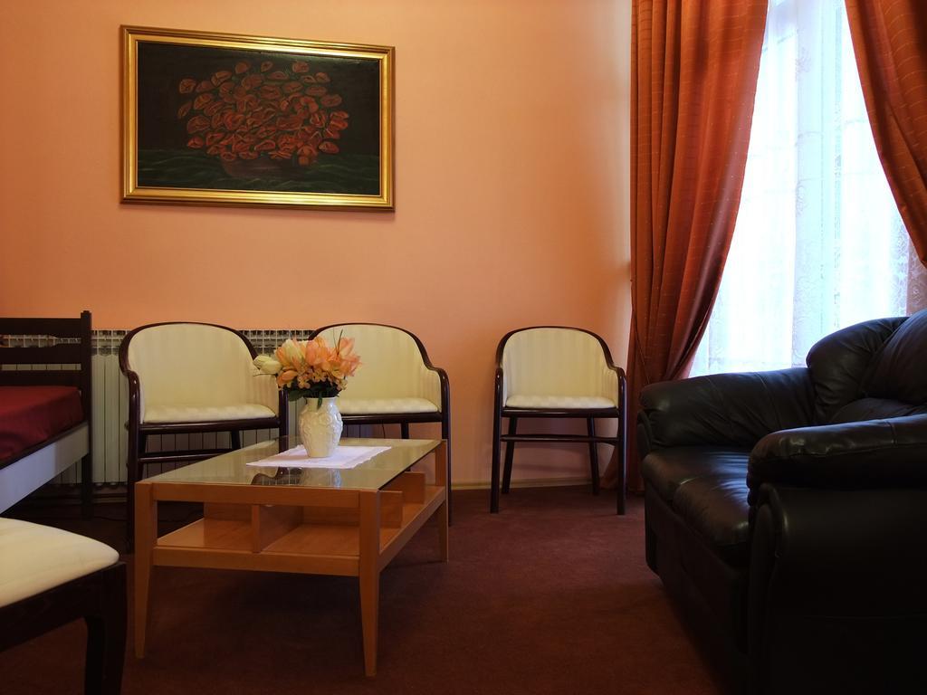 Bed & Breakfast Vila Stanisic โปเชกา ห้อง รูปภาพ