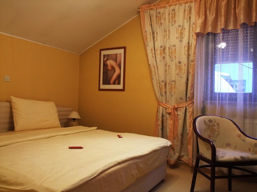 Bed & Breakfast Vila Stanisic โปเชกา ห้อง รูปภาพ