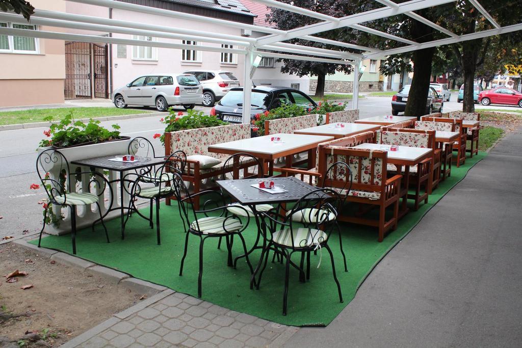 Bed & Breakfast Vila Stanisic โปเชกา ภายนอก รูปภาพ