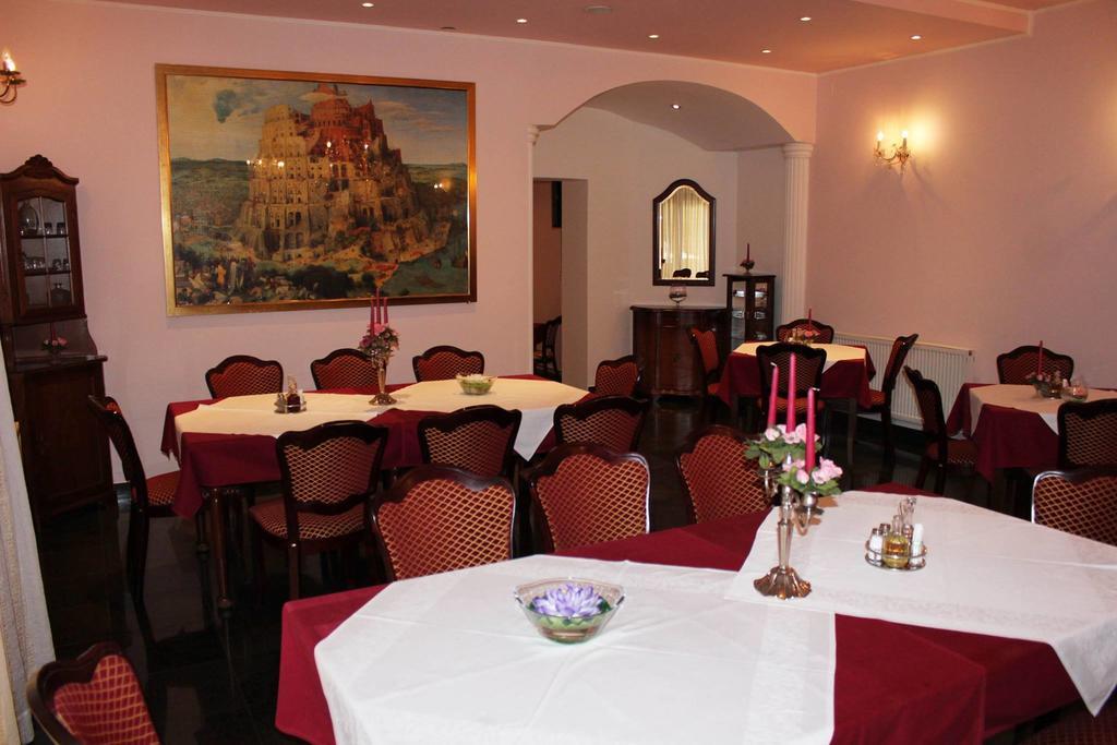 Bed & Breakfast Vila Stanisic โปเชกา ภายนอก รูปภาพ
