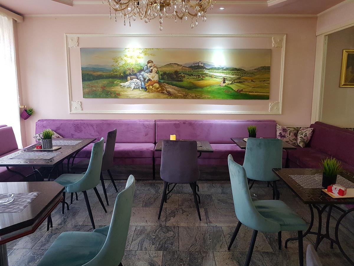 Bed & Breakfast Vila Stanisic โปเชกา ภายนอก รูปภาพ